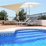 With Private Pool Апартаменти Нерха